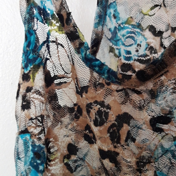 SALE💥$4 Almost Famous: Floral Top - Picture 5 of 7